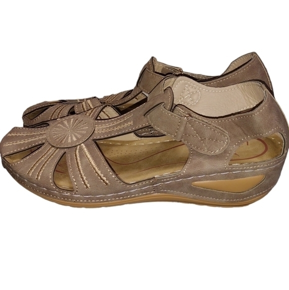 luo ge ladies tan sandles size 9.5‎ - Picture 2 of 9